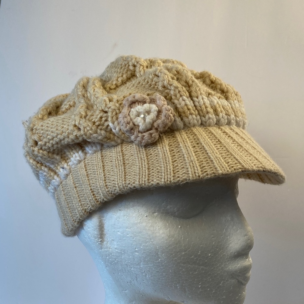 Elegant Cream Knit Women's Newsboy Cap Hat with Floral Detail acrylic